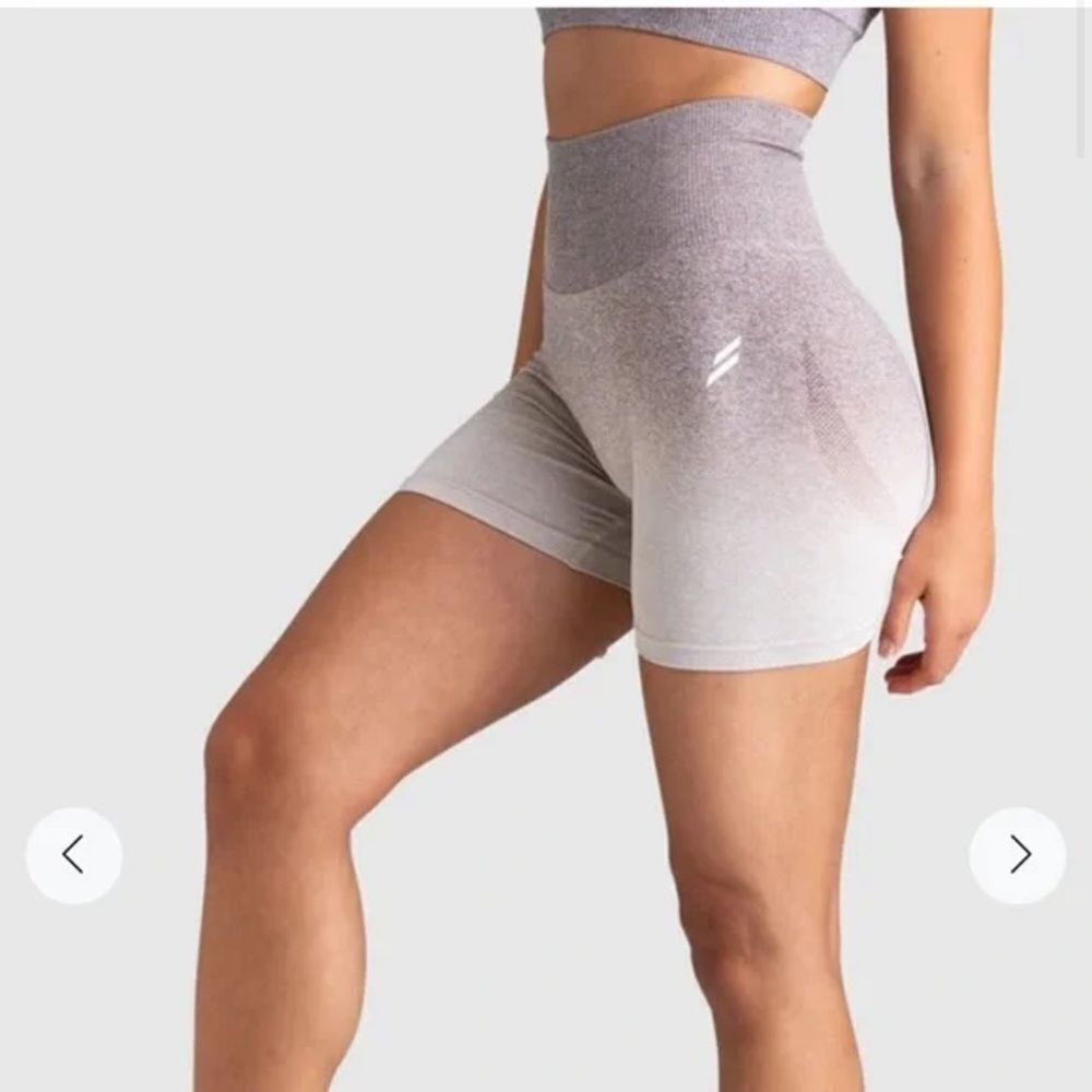 DOYOUEVEN Women's Ombre Scrunch Seamless Work Out Gym Short Size Medium